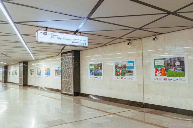«Питомцы в Москве»: все на прогулку!»: в метро открылась тематическая фотовыставка-комикс
